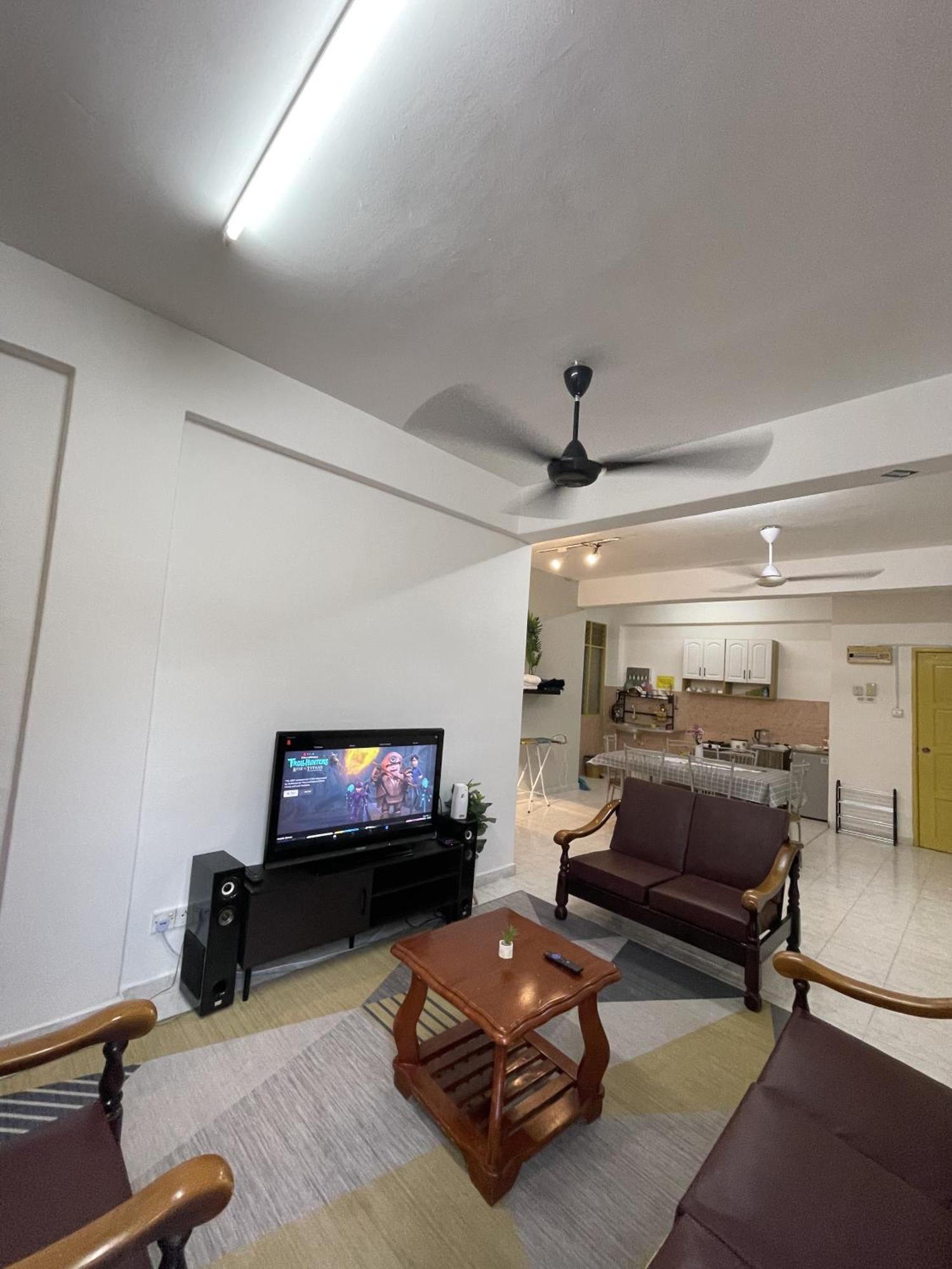 Peaceful Pines 4 Rooms Full Ac & Netflix By Ezyroom Melaka Ayer Keroh Exterior photo