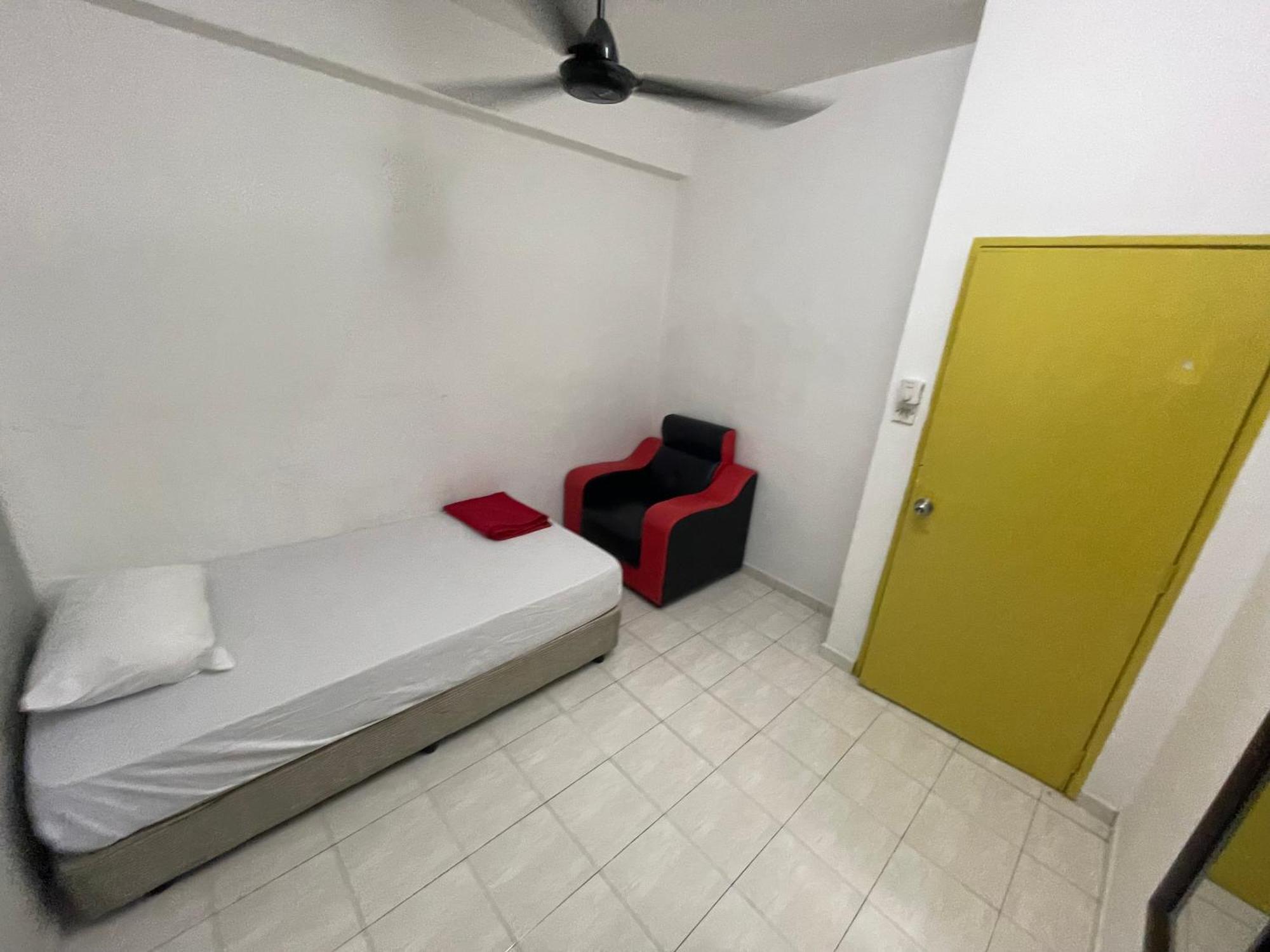 Peaceful Pines 4 Rooms Full Ac & Netflix By Ezyroom Melaka Ayer Keroh Exterior photo
