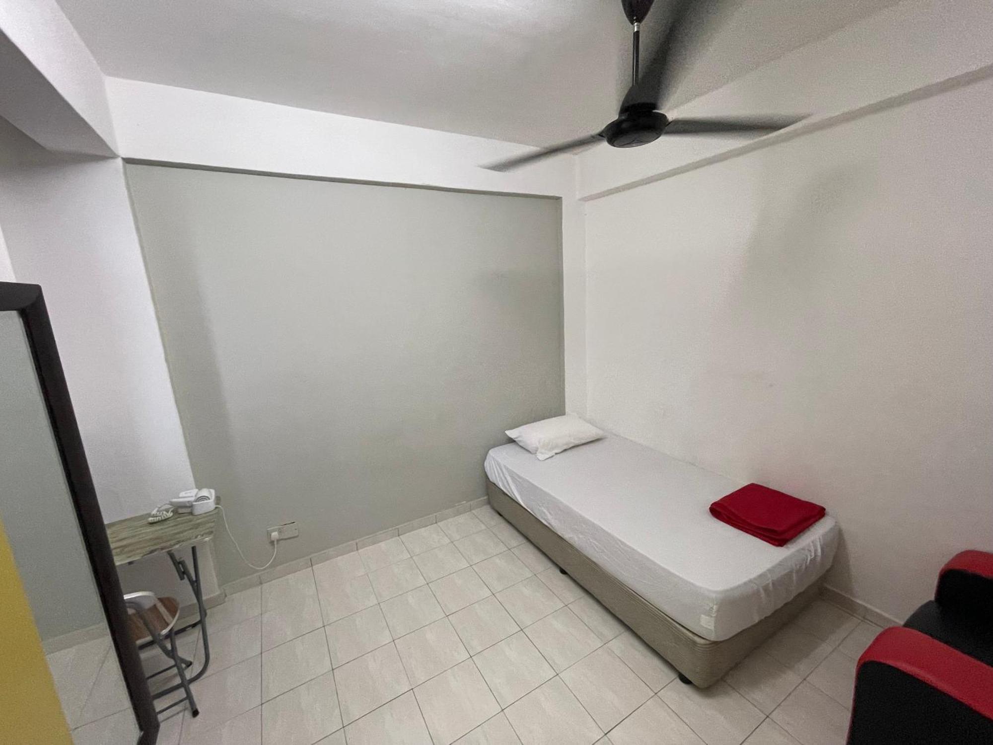 Peaceful Pines 4 Rooms Full Ac & Netflix By Ezyroom Melaka Ayer Keroh Exterior photo